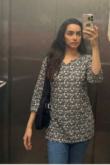 TITLI BAATIK KURTI AD6001 image 1